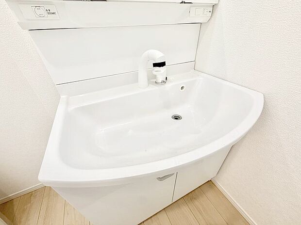 【ハンドシャワー付洗面台】■手洗いや顔を洗う時も快適に使える便利なシャワー