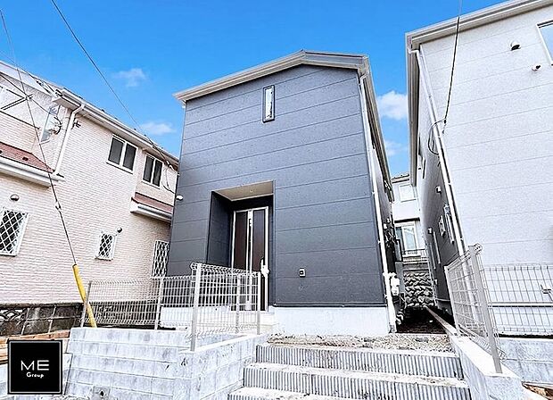 【現地外観写真】2号棟 ■家族みんなが笑顔で過ごせる、安心感のある住まい