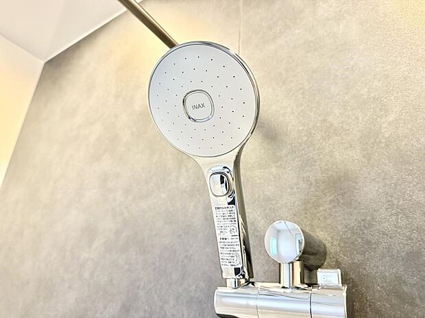 【止水シャワーヘッド】■わざわざシャワー水栓のレバーまで手を伸ばす必要がなく、簡単に止水できる