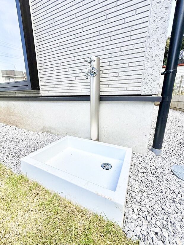 【その他現地】1号棟 ■ガーデニングや洗車などの際に大活躍な屋外立水栓