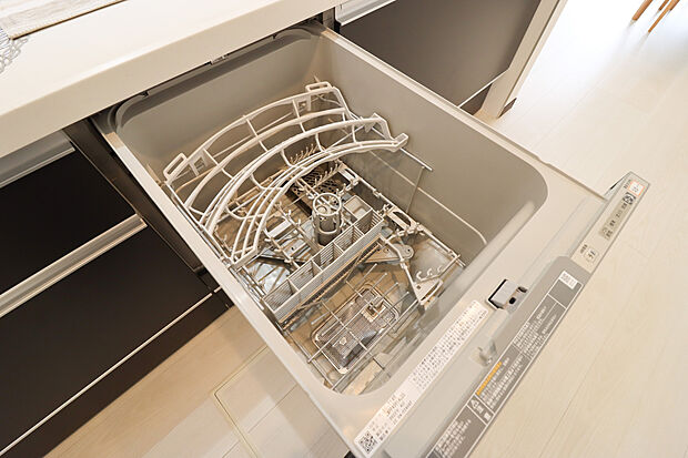 【食器洗い乾燥機】■後片付けをサポート!食事後の家族のくつろぎタイムもゆっくりと過ごせます♪
■朝食準備や送り迎え…と忙しいママも大助かり!