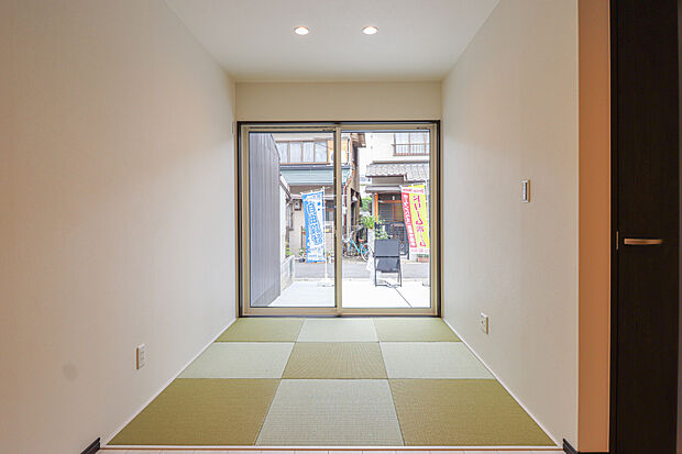 【【ドリームタウンシリーズ施工例:タタミコーナー】】パーテーションなどで目隠しをすれば、来客時のゲストルームにもなりますね!
