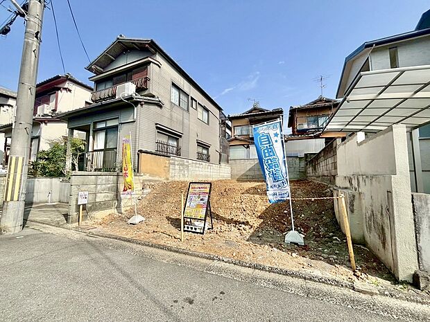 【現地写真】【間口6.3m超!】
駐車の苦手な方も安心できる間口の広さ!
現地(2025年12月)撮影