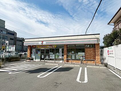 セブンイレブン 宇治近鉄小倉駅西店 約419ｍ(徒歩6分)