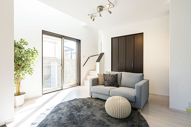 【ドリームタウンシリーズ施工例】
■現地はもちろん、スーパー・コンビニ・ドラッグストア・小学校・中学校などの位置確認も一緒にご案内させていただきますので、お気軽にお問い合わせくださいませ。