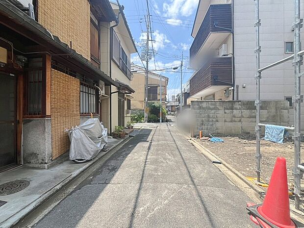 ■現地はもちろん、スーパー・コンビニ・ドラッグストア・小学校・中学校などの位置確認も一緒にご案内させていただきます。現地(2026年5月)撮影
