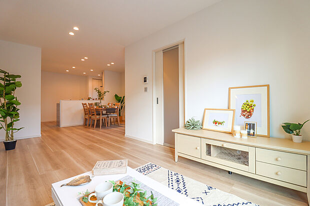 ■自由設計のためライフスタイルに合わせた理想の住まいを実現することができます。モデルハウスのご案内も可能ですので、間取りや仕様など実際にご体感ください。(ドリームタウンシリーズ施工例)