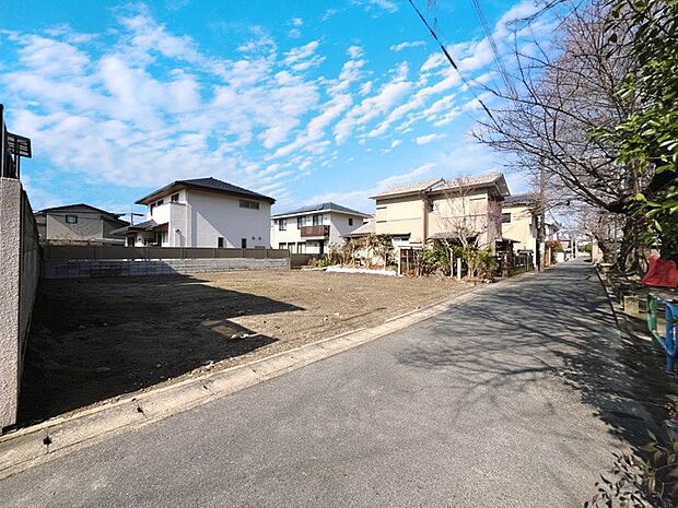■現地はもちろん、スーパー・コンビニ・ドラッグストア・小学校・中学校などの位置確認も一緒にご案内させていただきますので、お気軽にお問い合わせくださいませ。現地（2026年2月）撮影