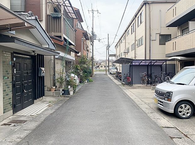 【【前道写真】】■生活利便性が身近に揃うエリア。落ち着いた住環境でありながら、通勤・通学に便利な立地です。暮らしやすさと立地の良さを兼ね備えた、住まいづくりに適した立地です。現地（2026年3月）撮影