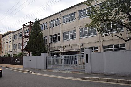 朱雀中学校 約472ｍ(徒歩約6分)