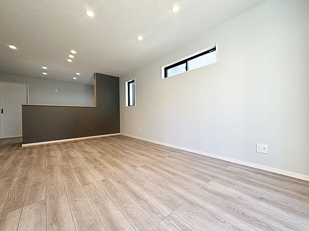 【施工例:リビング】
リビング階段がございます!
毎日ご家族と顔を合わせられますね♪