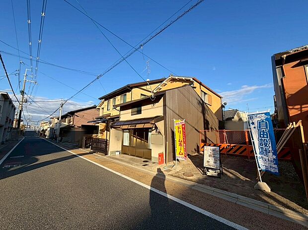 近鉄＆京阪の2WAYアクセス！
京都方面・大阪方面へのお出かけがしやすいですね♪
現地（2025年12月）撮影