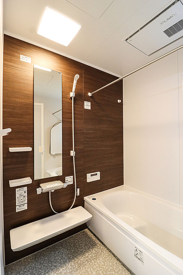 【施工例:浴室】一日の終わりはバスタイムでリラックス。お湯でぽっかぽかに温まって快眠を!たまりがちな疲れやモヤモヤイライラはバスタイムですっきり洗い流して…♪