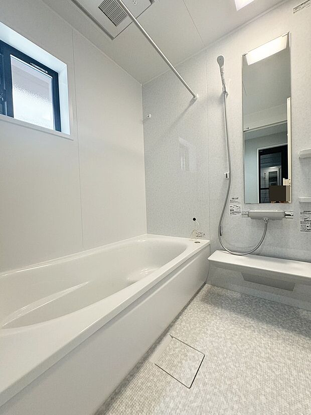 【浴室】浴室暖房換気乾燥機は湿気を排しカビ防止に大活躍。冬季のヒートショック緩和にも。
室内(2025年9月)撮影