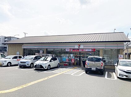 セブンイレブン 桃山町因幡店 約800m(徒歩11分)