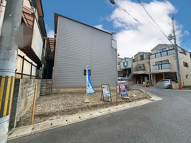 【【現地土地写真】】小中学校まで徒歩6分圏内の安心地!
お子様だけでなく、親御様にもご安心頂ける立地!
現地(2026年2月)撮影