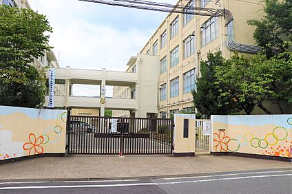 勧修中学校 約450ｍ(徒歩6分)