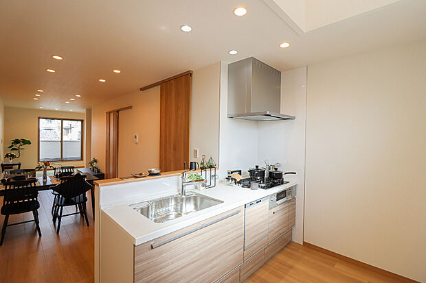 【【キッチン】】配膳や片付けがラクラクな対面キッチンです!(R6.2撮影)