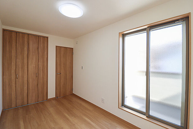 【【洋室】】バルコニーに面しており、風通し・日当たり良好♪(R6.2撮影)