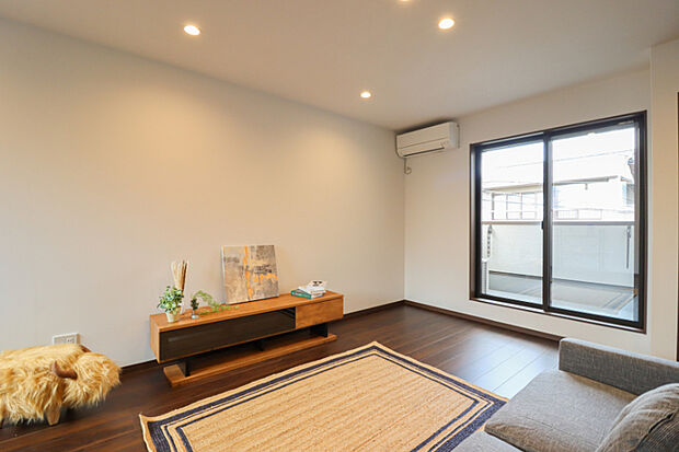 【【ドリームタウン施工例：リビング】】家族の笑い声が聞こえてきそうな大空間♪大きめのLDKはそれだけで心が和みます。【建物プラン例】1899万円・建物面積96.62m2