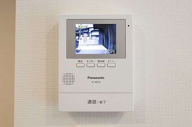 【【TVモニター付きインターフォン】】◆来客者を確認できるTVモニター付インターフォン。普段の生活時はもちろん、
お子様が一人でお留守番する際にも安心ですね!
