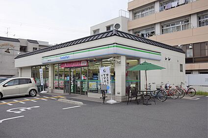 ファミリーマート太秦丸太町店 約561ｍ(徒歩8分)