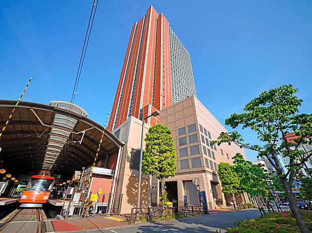 キャロットタワー(約869m)
