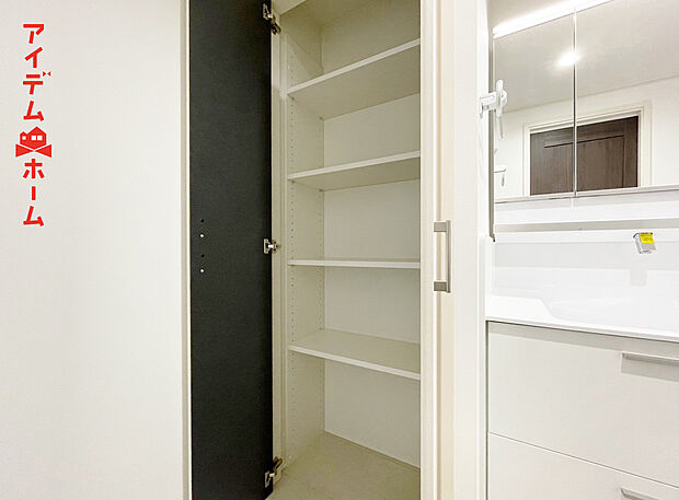 【脱衣所】ゆとりのある脱衣スペース。
お子様と一緒でも安心して入れます！