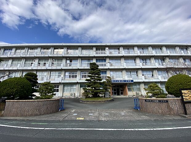 磐田市立磐田第一中学校(約1,100m)