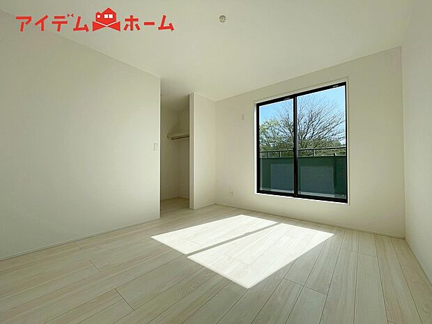 【2号棟 寝室】広々とした居住空間は日々の暮らしを彩り、
心のやすらぎと満足感を与えてくれます。