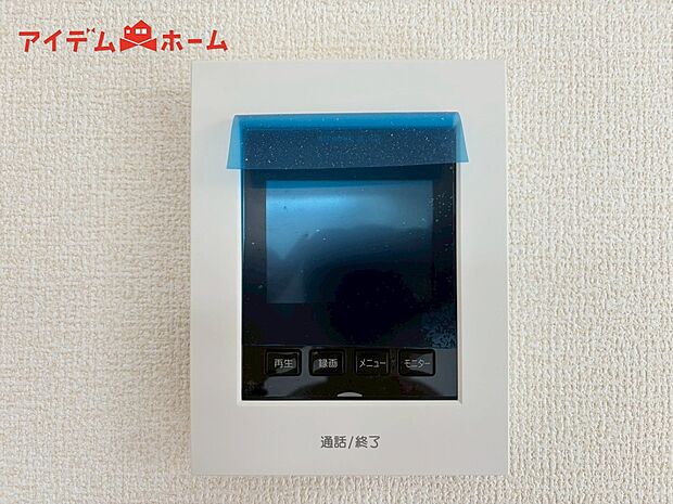 【インターホン】奥様やお子さんのみの在宅も安心。ボタンひとつで通話が可能です。
突然の来訪も時間帯に関係なく鮮明な画像で確認することが出来ます。