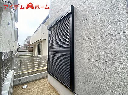 １号棟　防犯シャッター