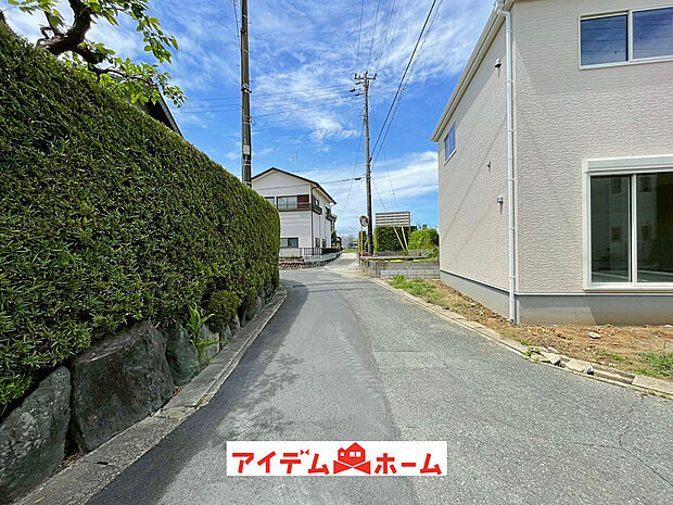 【前面道路写真】当日の案内も可能です♪
お気軽にお問い合わせください！
