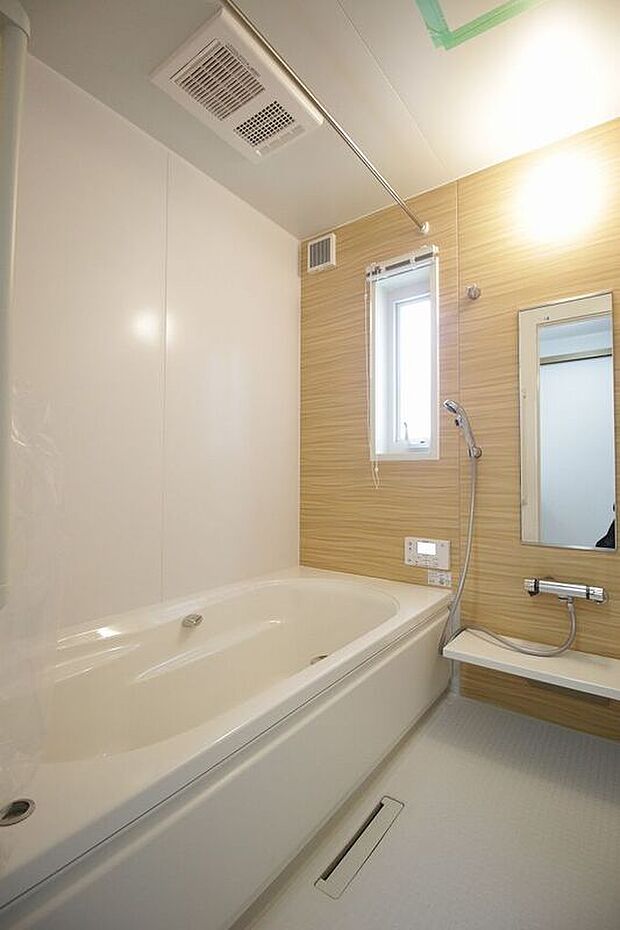 【浴室】安全に配慮されたユニバーサルデザインの浴室です。汚れもつきにくいので、お掃除もラクです。