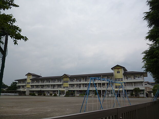 倉賀野小学校（約750m）
