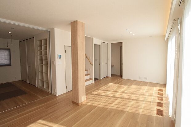 【【9号棟】リビング】家族のコミュニケーションが広がるオープンリビング