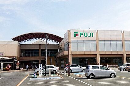 フジ長門店 766m