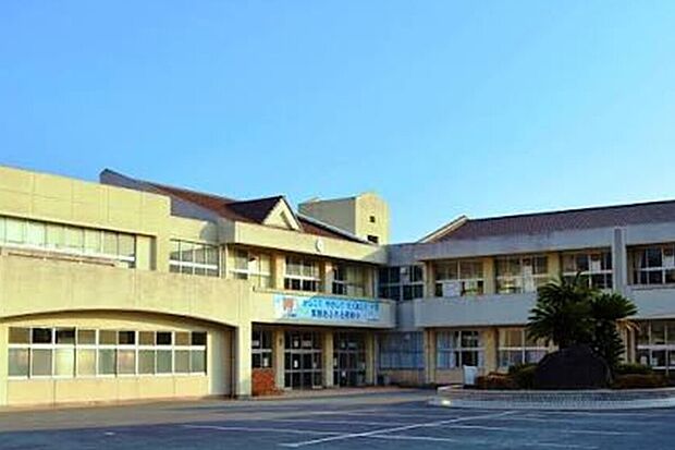下関市立熊野小学校(約544m)