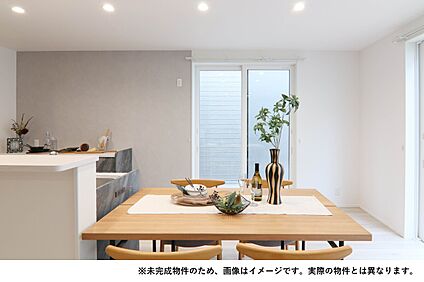 配膳や片付けがスムーズな横ならびダイニング