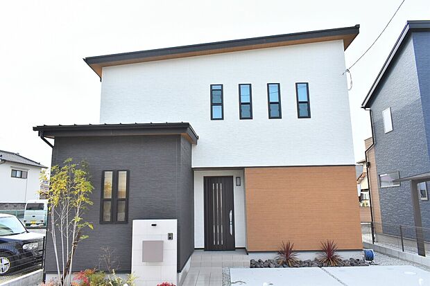 H号地 モデルハウス
ZEH仕様・BELS 取得・ダブル発電・耐震等級 3相当(SSバリュー)、耐震保証付きのハイスペック住宅です!