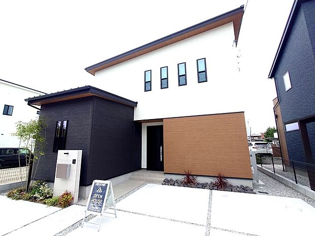 H号地 モデルハウス
立体感のある外観。