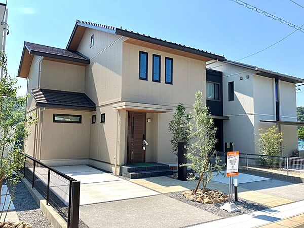 【14号地：外観】暖かみのある落ち着いた外観です。