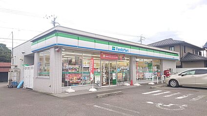 ファミリーマート今渡鳴子店　 約615ｍ(徒歩約8分)