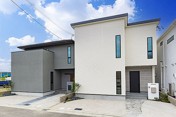 【弊社施工例/外観街並み写真】
コダワリの外観も自由設計なら自由自在♪様々なモデルハウスをご用意しておりますので、是非一度お気軽にご覧ください!