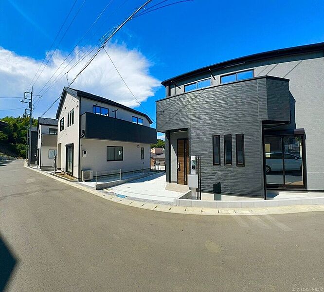 周辺は閑静な住宅街となっており、車の交通はほぼないので、小さなお子様にも安心です。