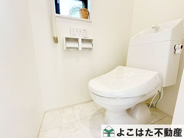 やさしい温水洗浄で、肌に負担の少ない洗い心地を実現。さらに、節水機能により水道代を抑えながら利用でき、家計にも環境にもやさしい設計です。