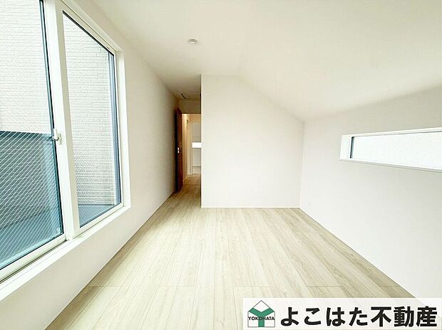 子ども部屋にもぴったりな明るいお部屋です。