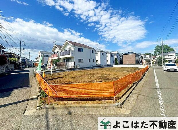 現地周辺は落ち着きのある住宅街。緑も多い環境です。