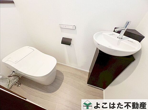 家族の人数が多いご家庭でも、トイレが2ヶ所あれば混雑の心配がなく、日々の生活がぐっと快適になります。