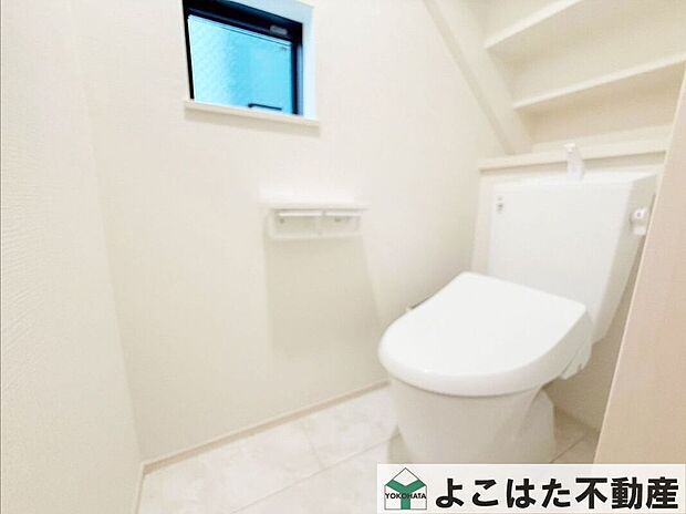 やさしい温水洗浄で、肌に負担の少ない洗い心地を実現。さらに、節水機能により水道代を抑えながら利用でき、家計にも環境にもやさしい設計です。